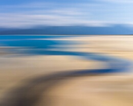 Mäandern zu neuen Ufern Erhältlich in folgenden Ausführungen: Passepartout-Bilder: FineArt Prints auf Fotopapier 260g glossy, im Passepartout weiss. Plakate: FineArt Prints auf...